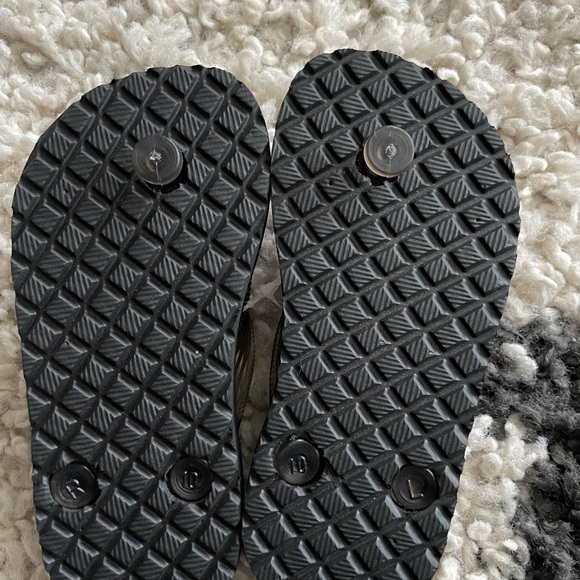 Children’s Locals Hawaiian Slippahs - Picture 4 of 4